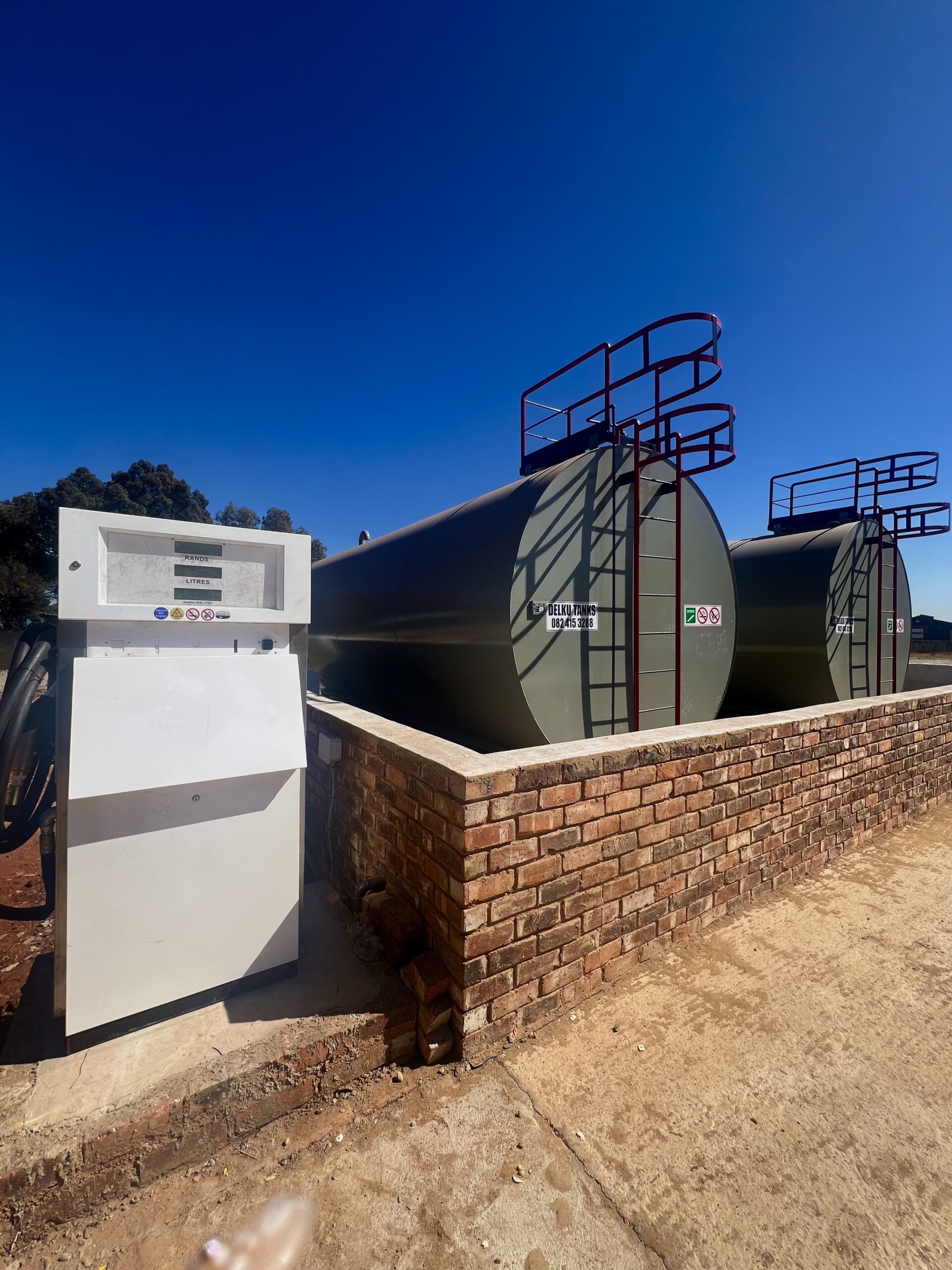 Fuel dispenser beside on-site tanks