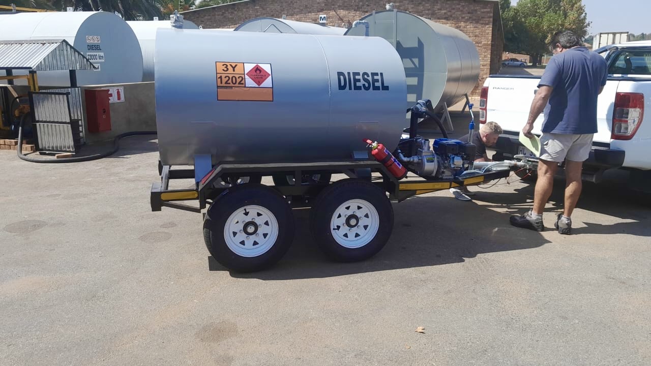 Del Oil diesel bowser on site
